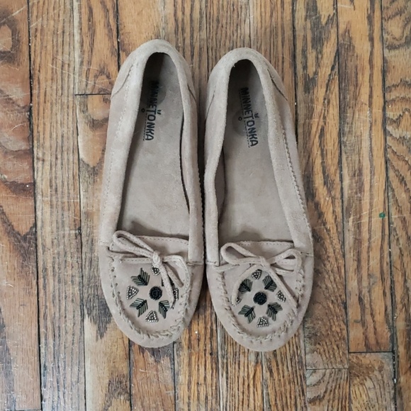 Minnetonka Shoes - Minnetonka Beaded Moccasins